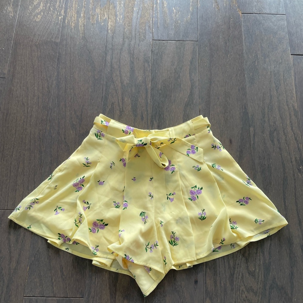 Yellow floral shorts. Aritzia